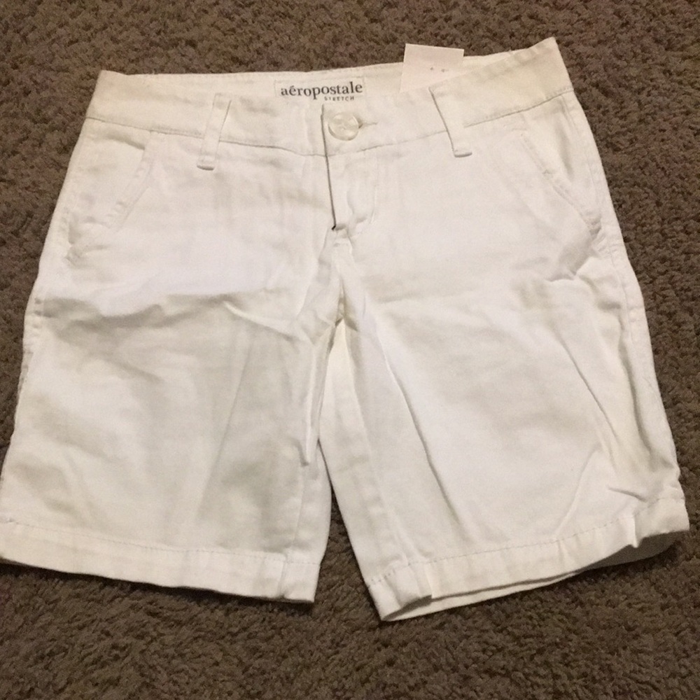 NWTs Aeropostale stretch White Bermuda shorts Size 0